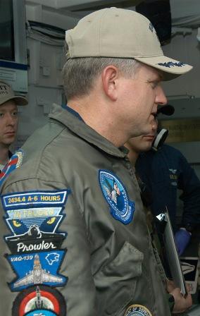 http://pentagonus.ru/navy/sekr/face/Captain_Dee_L-Mewbourne.jpg